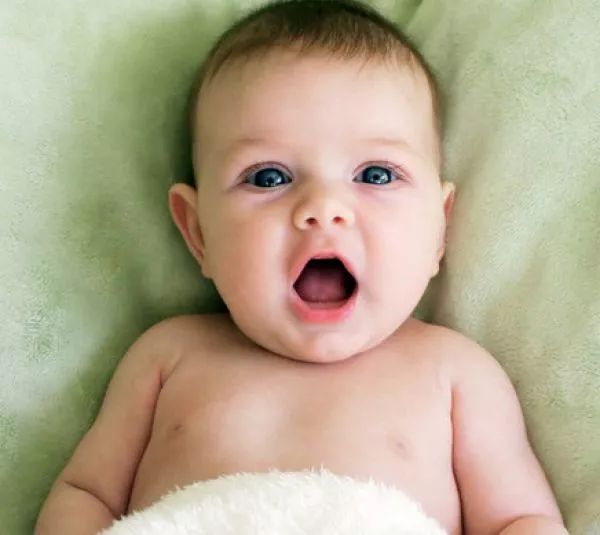 张嘴睡觉会让孩子变丑,是真的吗?