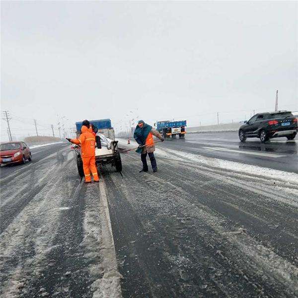 江苏南通数吨融雪工业盐疑被村民顺走 官方:不