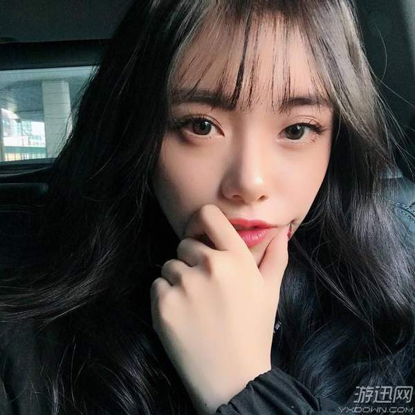 lpl最新美女主持美照!闪亮大眼睛,长发披肩气质如兰