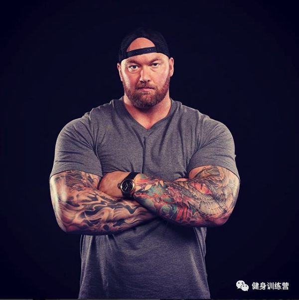他身高2米重360斤是世界上最强壮的肌肉野兽跟他单挑时千万别逼逼直接