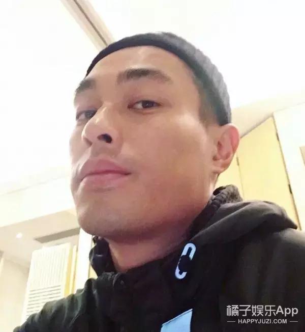 丑到没眼看,这些男明星的自拍都是随手拍的吧.