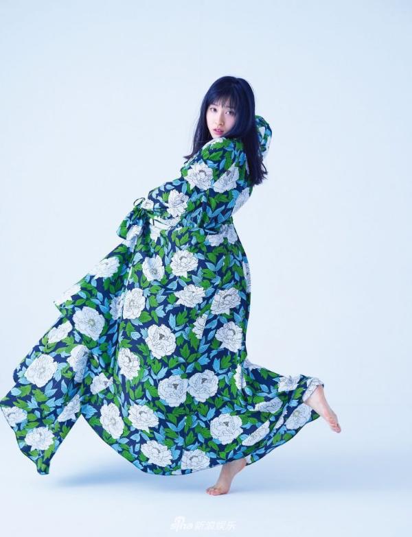 组图:土屋太凤拍摄清新写真 碎花裙子演绎纯真少女