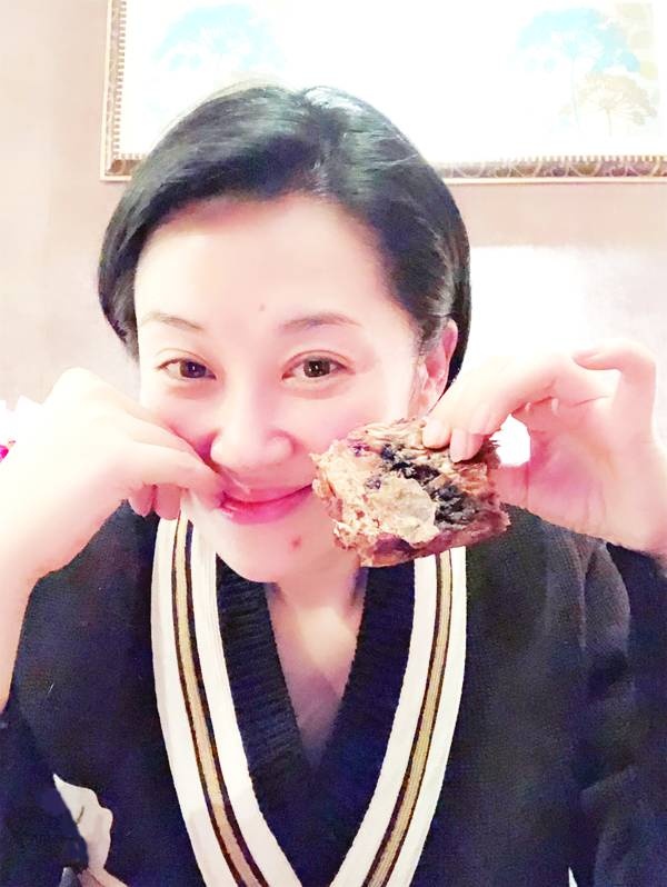 许晴生日直播吃脏脏包 保持身材靠 懂事的肉 |许晴