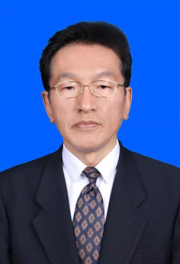 阿沛·晋源,男,藏族,1957年2月生,西藏拉萨人,无党派,1976年2月参加