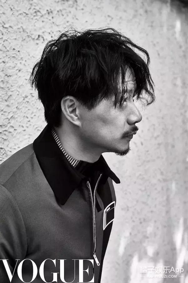 段奕宏凌乱胡茬尽显男性魅力