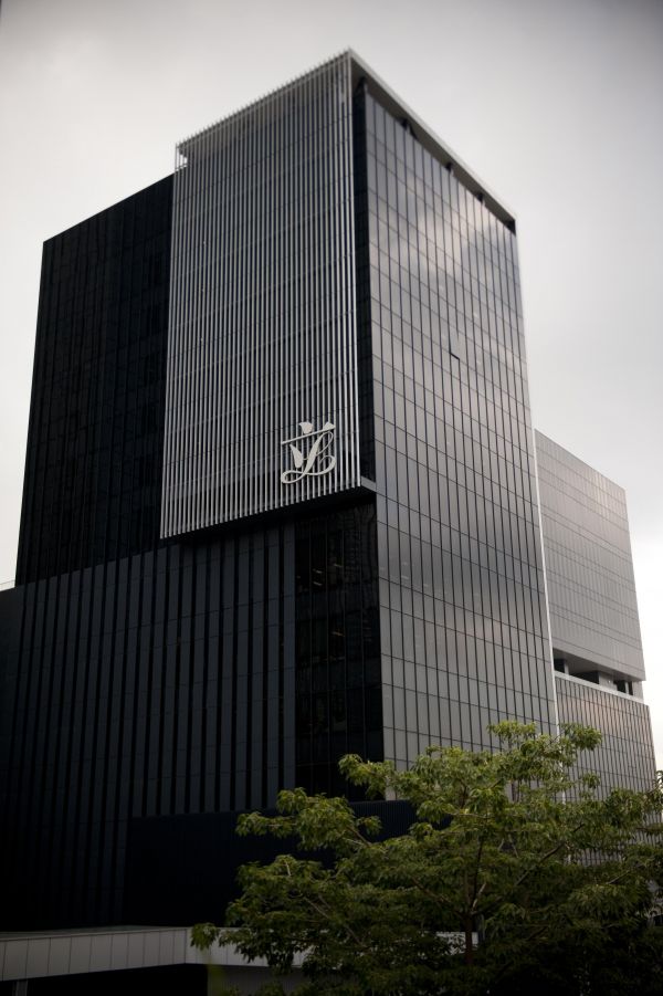 资料图片:这是2012年6月28日拍摄的香港特区立法会新大楼。新华社记者 吕小炜摄