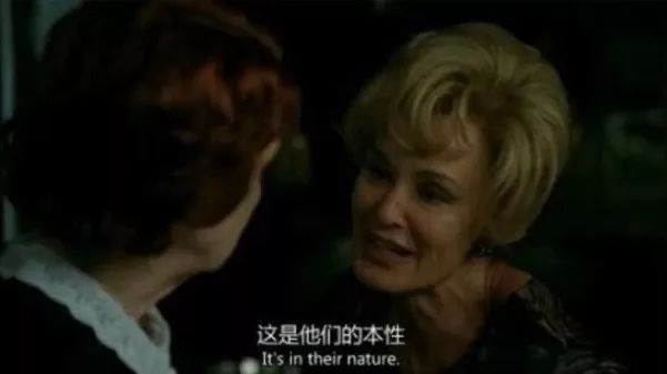 暴雨天，老公提前出门接女同事，让我乘公交上班…网友炸了！