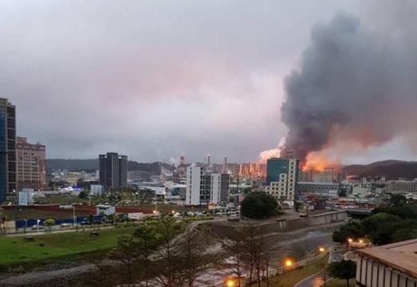 台湾桃园炼油厂锅炉起火爆炸 火势已控制尚未传出伤亡