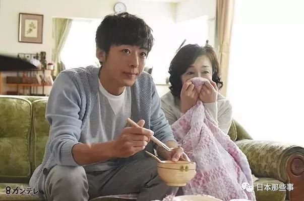 而最令人印象深刻的大概还是今年的热播剧《四重奏》里的中提琴手家森谕高。