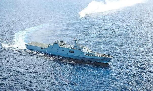 解放军和武警部队在练兵备战中迎接新春佳节