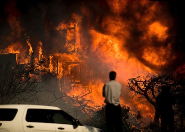 图为文图拉县大火现场。