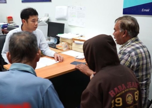 家属带受害人前往求助