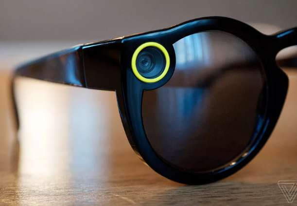 传Snapchat正开发新智能眼镜：有两个镜头