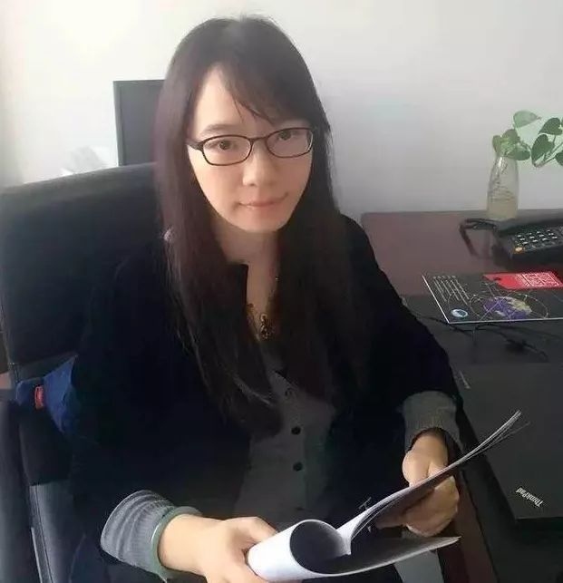 开挂人生!90后女孩成知名高校副院长!看完这些