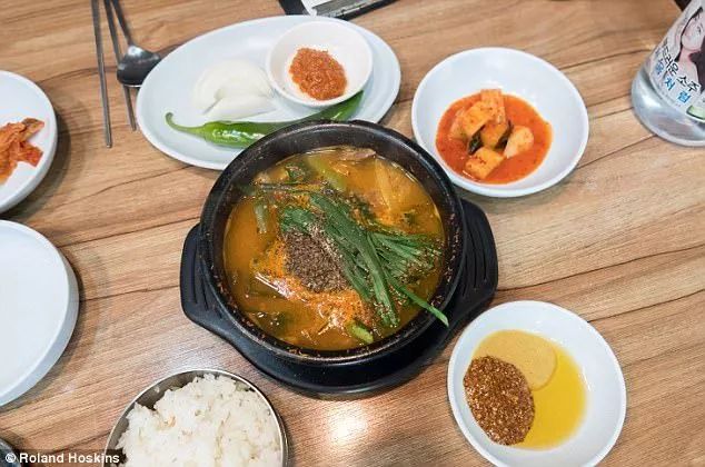 ▲Bosintang,韩国一种狗肉做的汤,据说可以提高食用者的性欲。