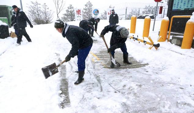 台湾人目前能够确定的，就是这些在乐山雷达站扫雪的是台湾兵