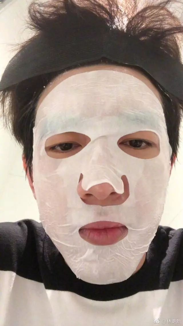 林更新微博总能带来惊喜!评论区和网友互怼堪