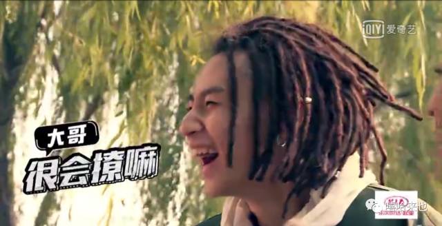 小鬼花式撩妹 解锁嘻哈新姿势