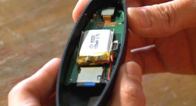 情侣酒店住一晚,醒来发现天花板竟如此可怕!