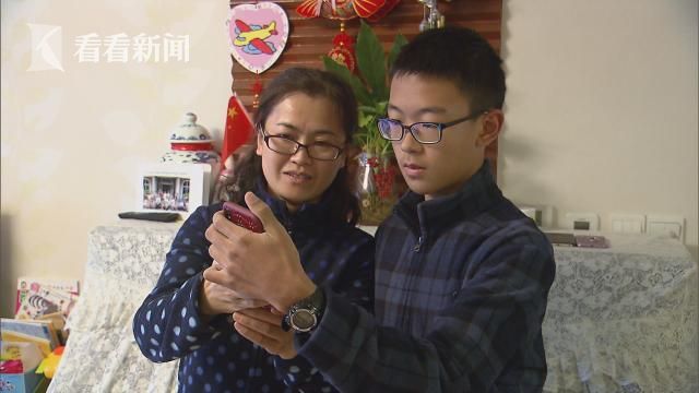 220c3ce9f0da89ad31422751a4418918.jpg 母子二人均可解锁苹果X手机 人脸识别技术可靠性遭质疑
