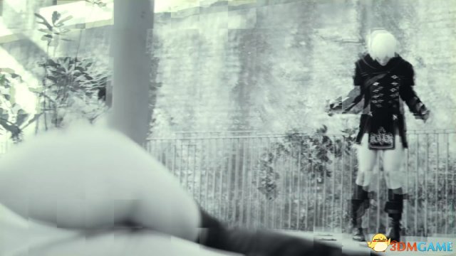 《尼尔:机械纪元》真人视频 2B现场爆衣美臀诱