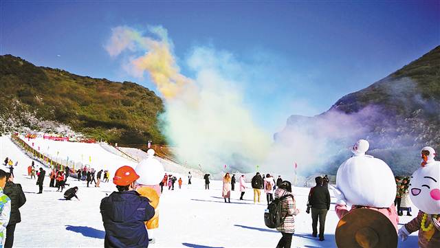 来金佛山赏雪滑雪泡温泉