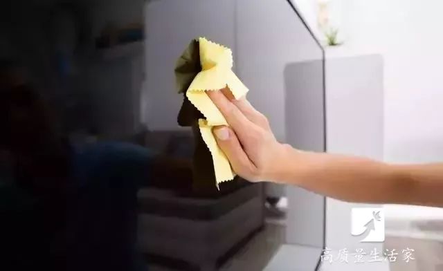2。瓷砖和地砖缝隙里污垢