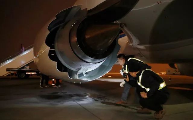 南航一架全新波音737MAX落户新疆: 初次见面