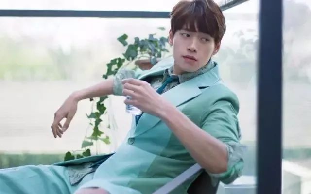 【夜问idol】从200斤大胖子到浑身是梗的男神经,这个“戏精”的自我修养真是不一般!|吐槽大会|魏大勋|明星大侦探_新浪新闻