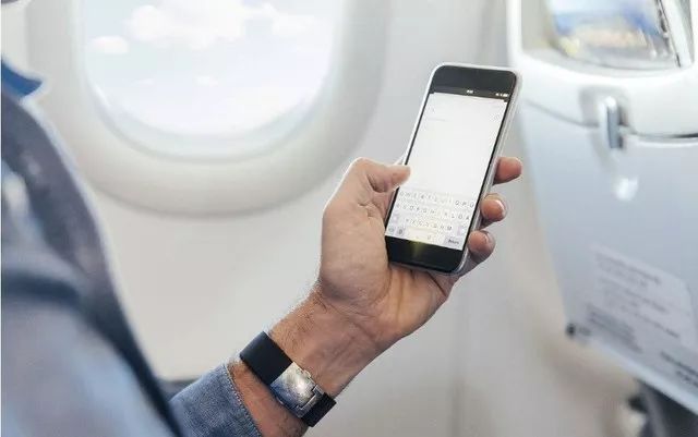 刚刚发布!这次是真的:坐飞机可以玩手机了!宠物