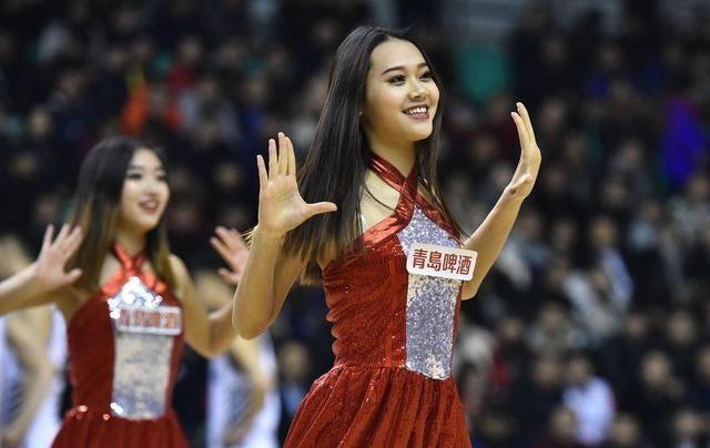 辽宁队这两篮球宝贝颜值太高,我给99分,剩下1分送给她
