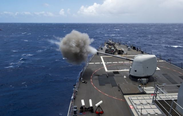 美国海军正面挑战中国 却被菲律宾从背后来一刀