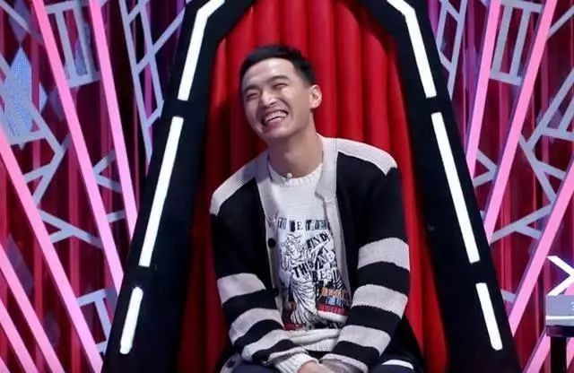 国足被损到家,连黄健翔都被带沟里…这回,网友反倒帮国足说话了