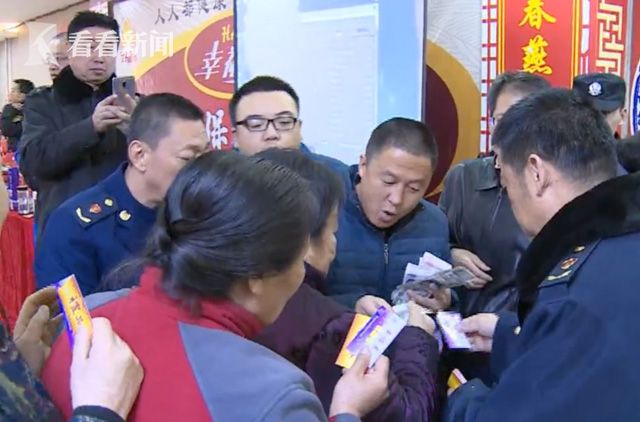 退款现场 视频|山西朔州老人初涉保健品传销:感谢“卧底局长”为我挽回了