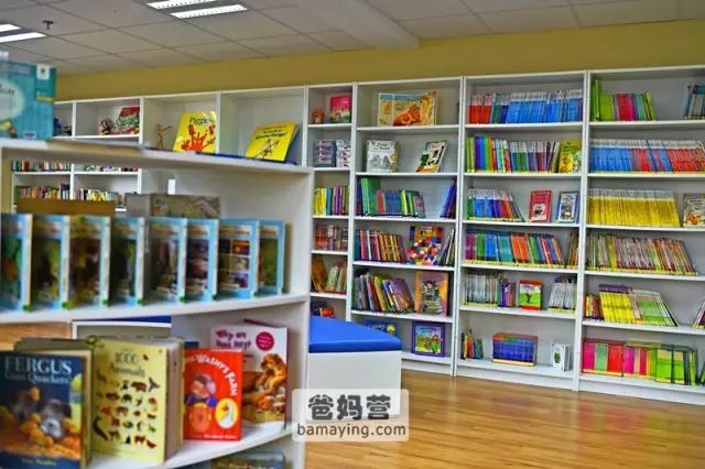 刷爆朋友圈的“最美中国图书馆”,墙上不是书?是壁纸?|图书馆|天津滨海|北京_新浪育儿