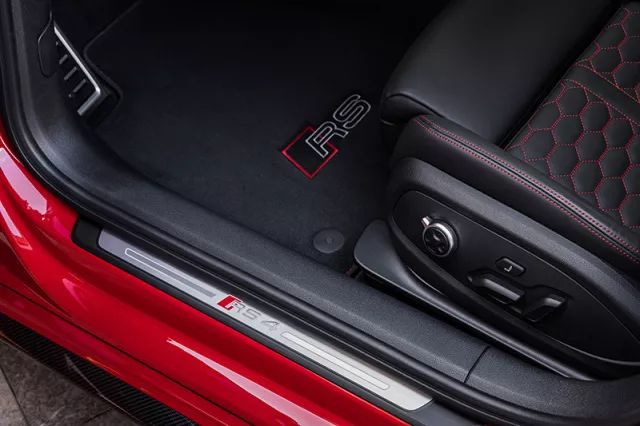 深藏不露 | 奥迪 RS 4 Avant