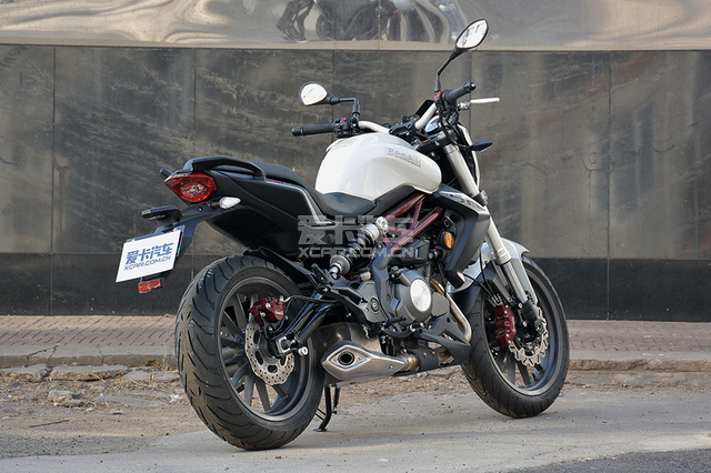 留洋归来 钱江贝纳利BN302(欧版)实拍