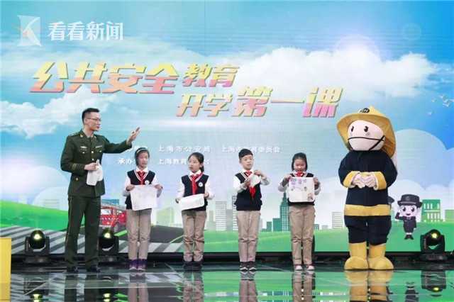 1db909be22014b5aa46a3a4b8c4c69da.jpg 开学第一课:如何自救互救 公共安全教育进校园