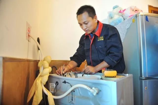 这样帮妈妈拍照,又年轻又好看