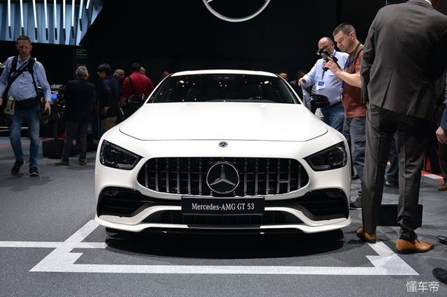 帕拉梅拉迎来奔驰新对手，一看设计放心了，自己还是四门轿跑老大