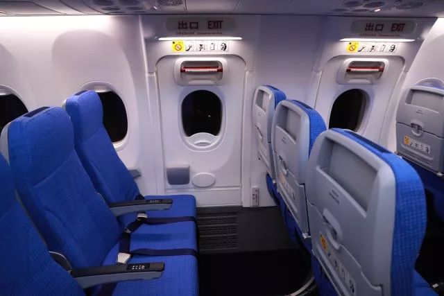 南航一架全新波音737MAX落户新疆: 初次见面 请多关照|新疆|落户|座椅_新浪新闻