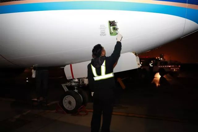 南航一架全新波音737MAX落户新疆: 初次见面