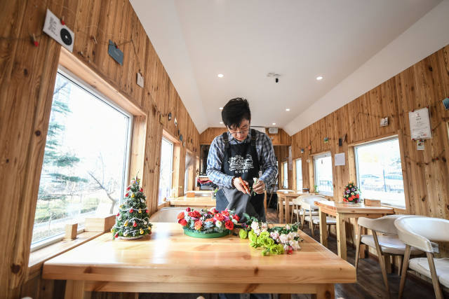 变废为宝 绿皮火车变身双创小镇|火车|小镇|大连_新浪新闻