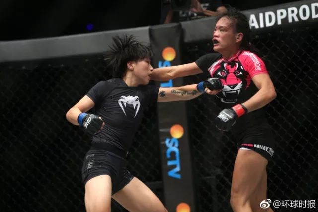 创造历史中国女子综合格斗选手斩获金腰带