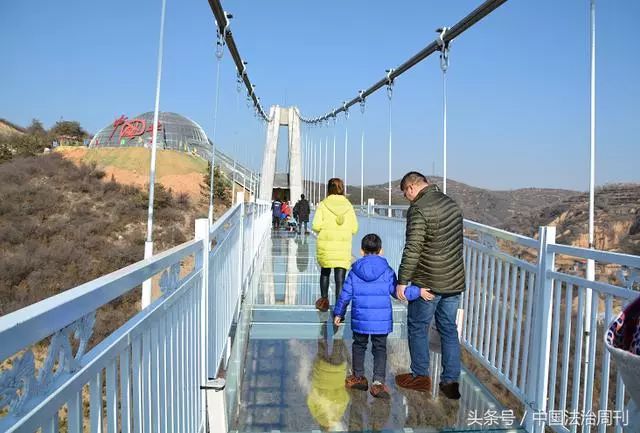 快来看,太原也有玻璃栈道了…
