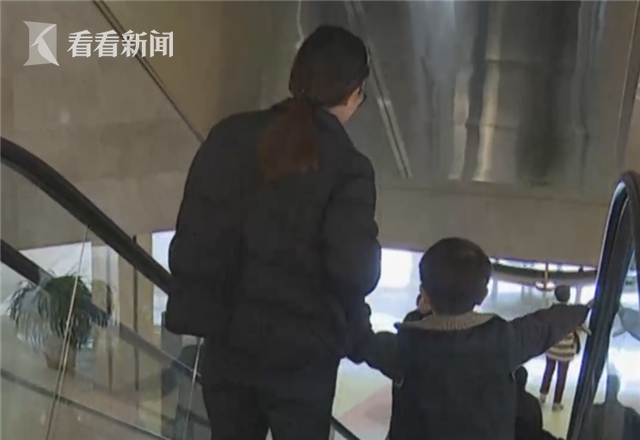 视频|惊呆了!三岁小孩眼睛肿痛难消 竟是眼球上