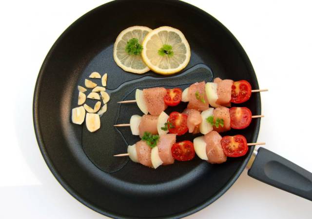 你家用的锅、碗、筷、杯子…可能有毒?几张表