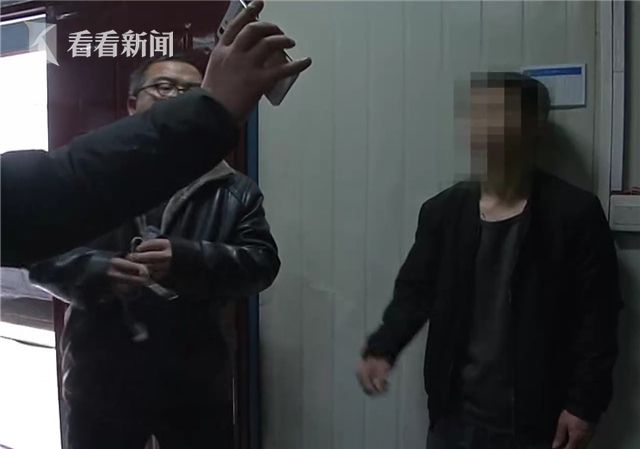 视频|男子街头卖手机形迹可疑 一查竟是网上在