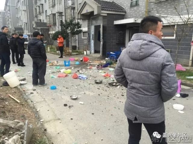 嘉兴男子把锅碗全砸下来,甚至煤气罐.家都毁了?场面