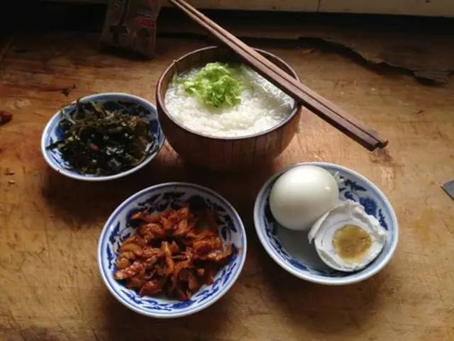 感冒发烧后吃个桃罐头,33岁男子竟瘫在床上